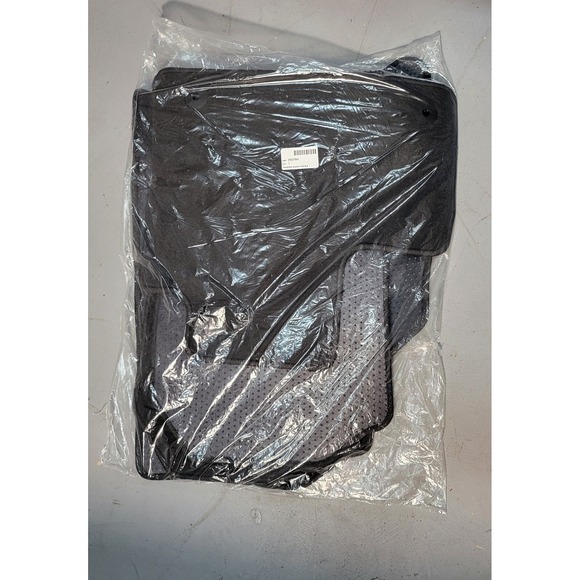 New GM 26527947 Traverse Acadia CFM Black Floor Mats Set Trunk Kit - Picture 6 of 9